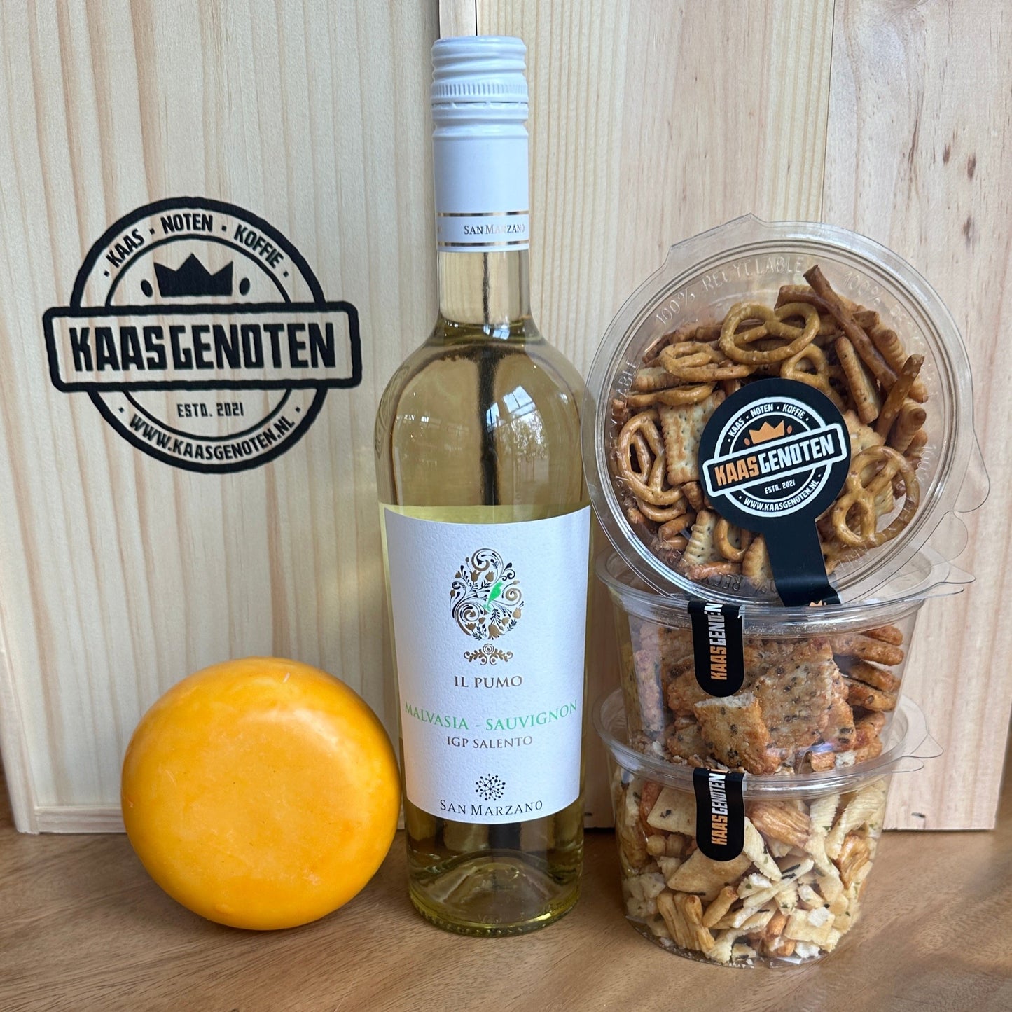 Cadeaupakket met boeren pondje, San Marzano witte wijn en zoutjes