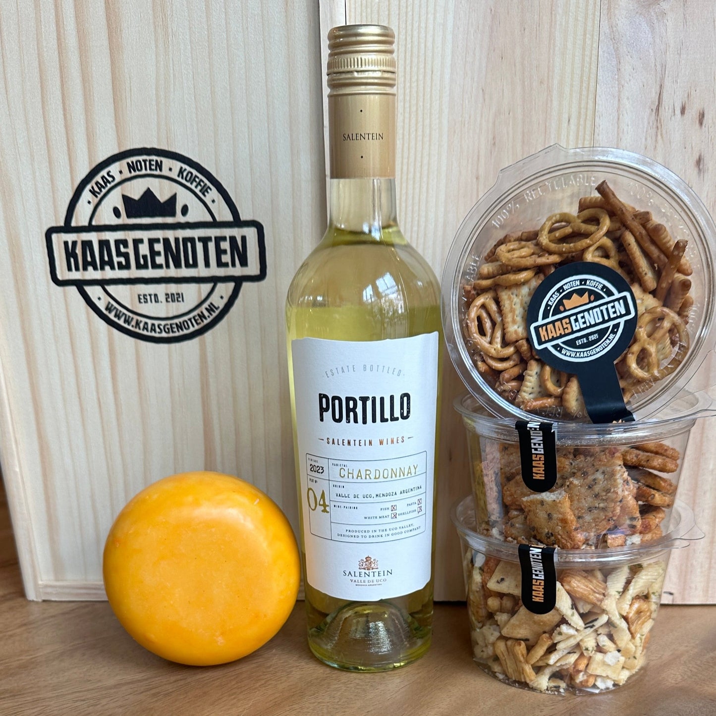 Cadeaupakket met boeren pondje, portillo chardonnay en zoutjes