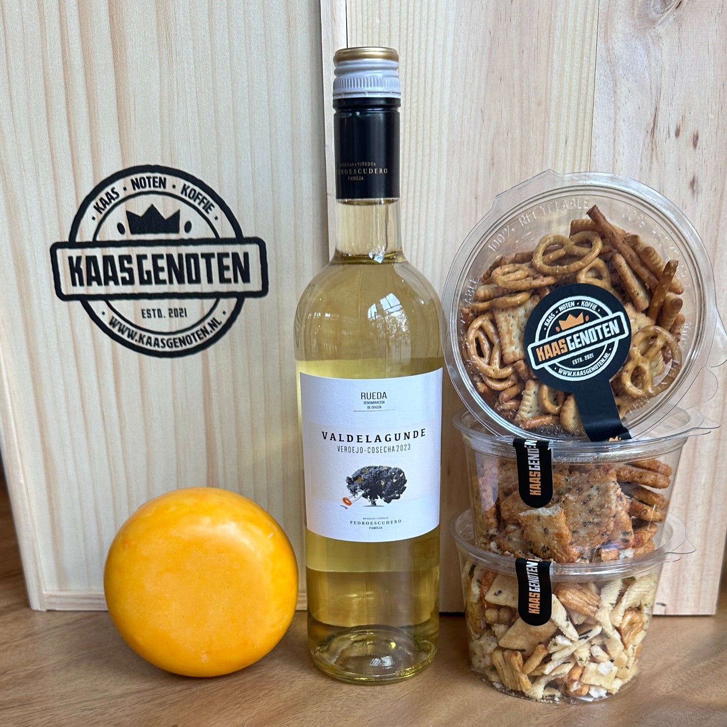 Cadeaupakket met Boeren pondje, Valdelagunde verdejo witte wijn en zoutjes