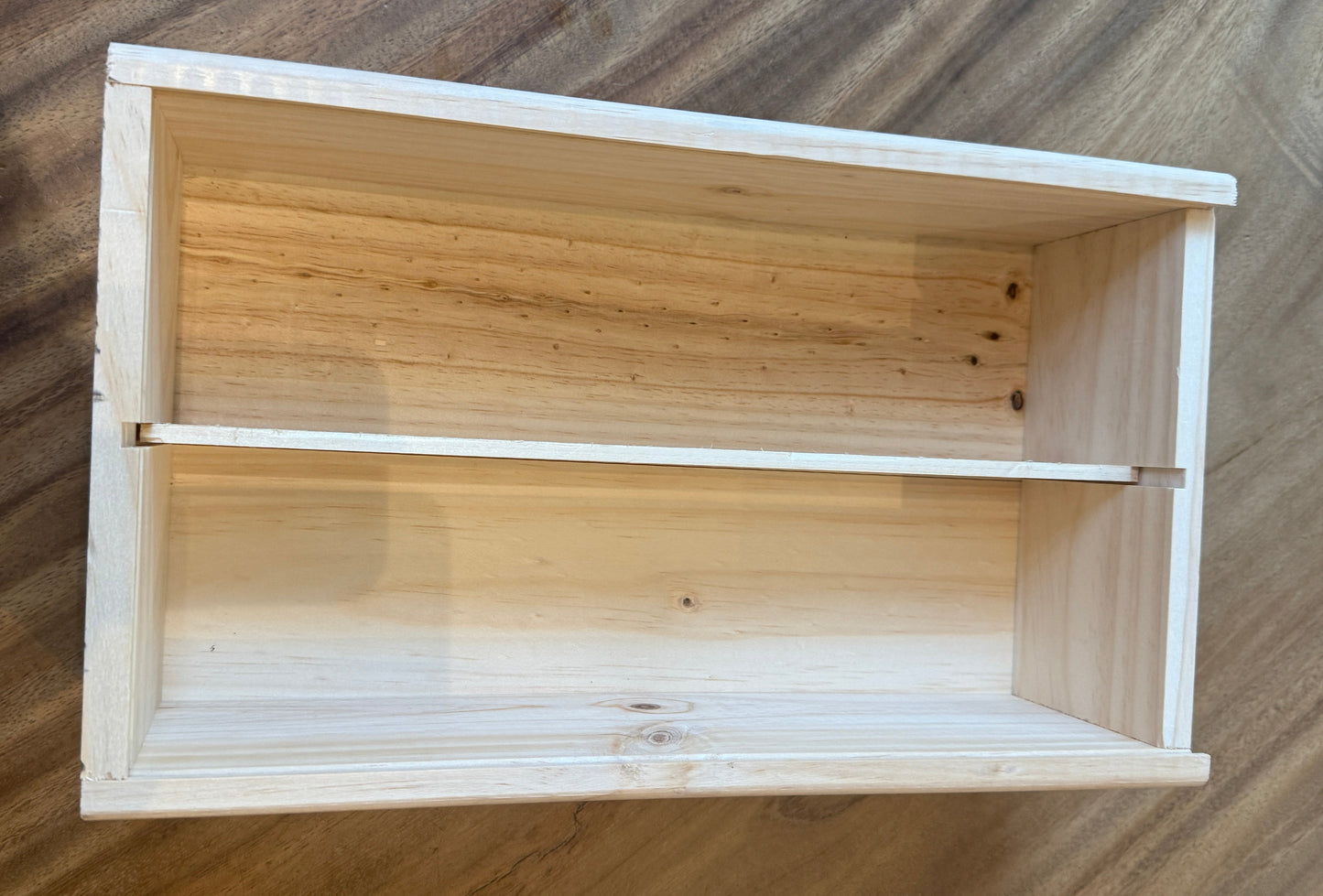 Kaasplank met Salentein Malbec in houten kist