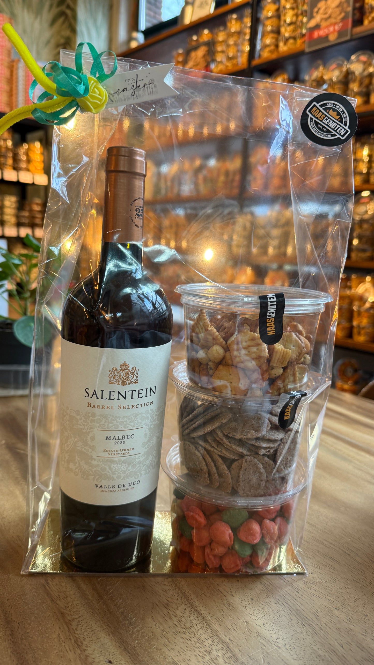 Cadeauverpakking Salentein malbec met zoutjes/nootjes