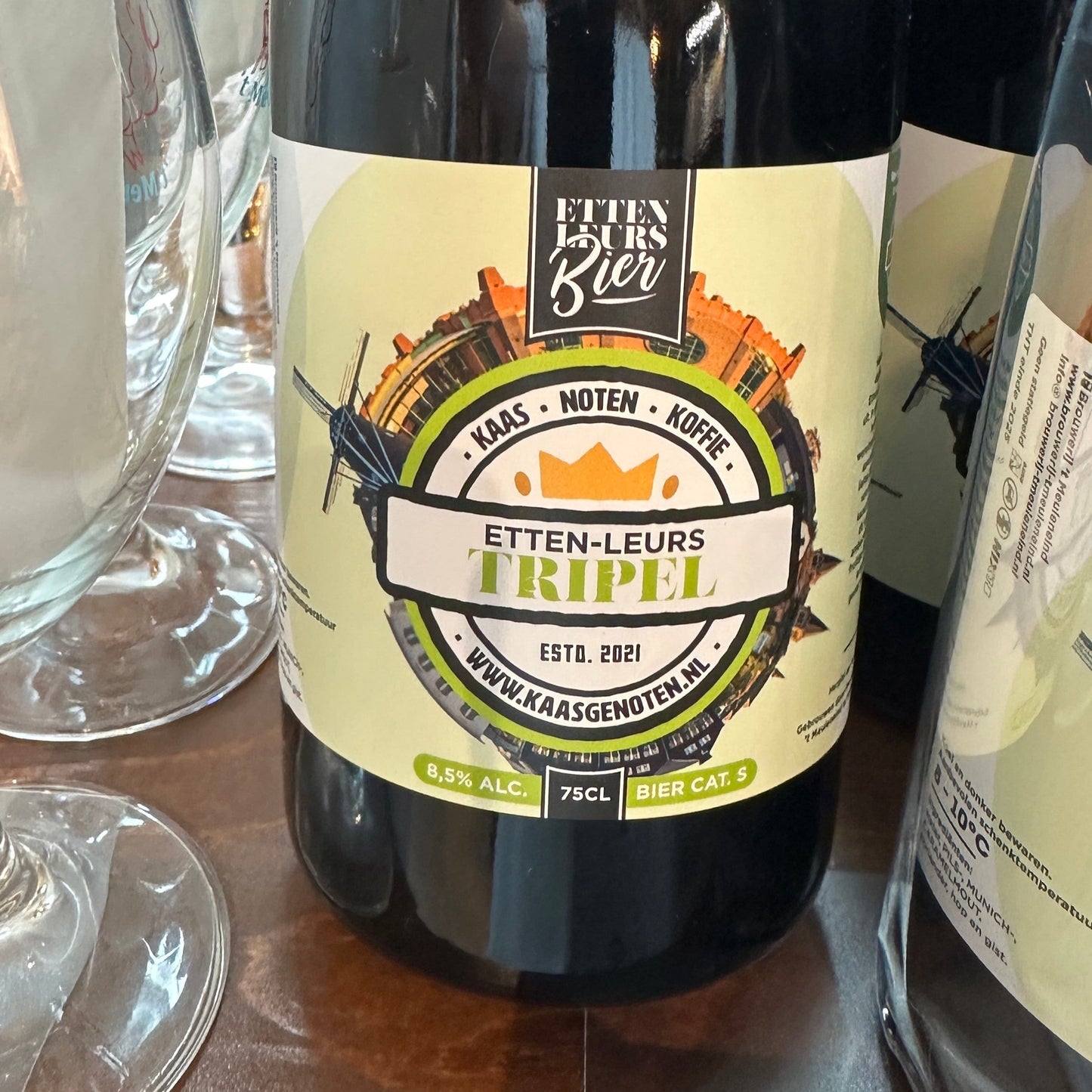 t' Meuleneind grote fles bier — tripel