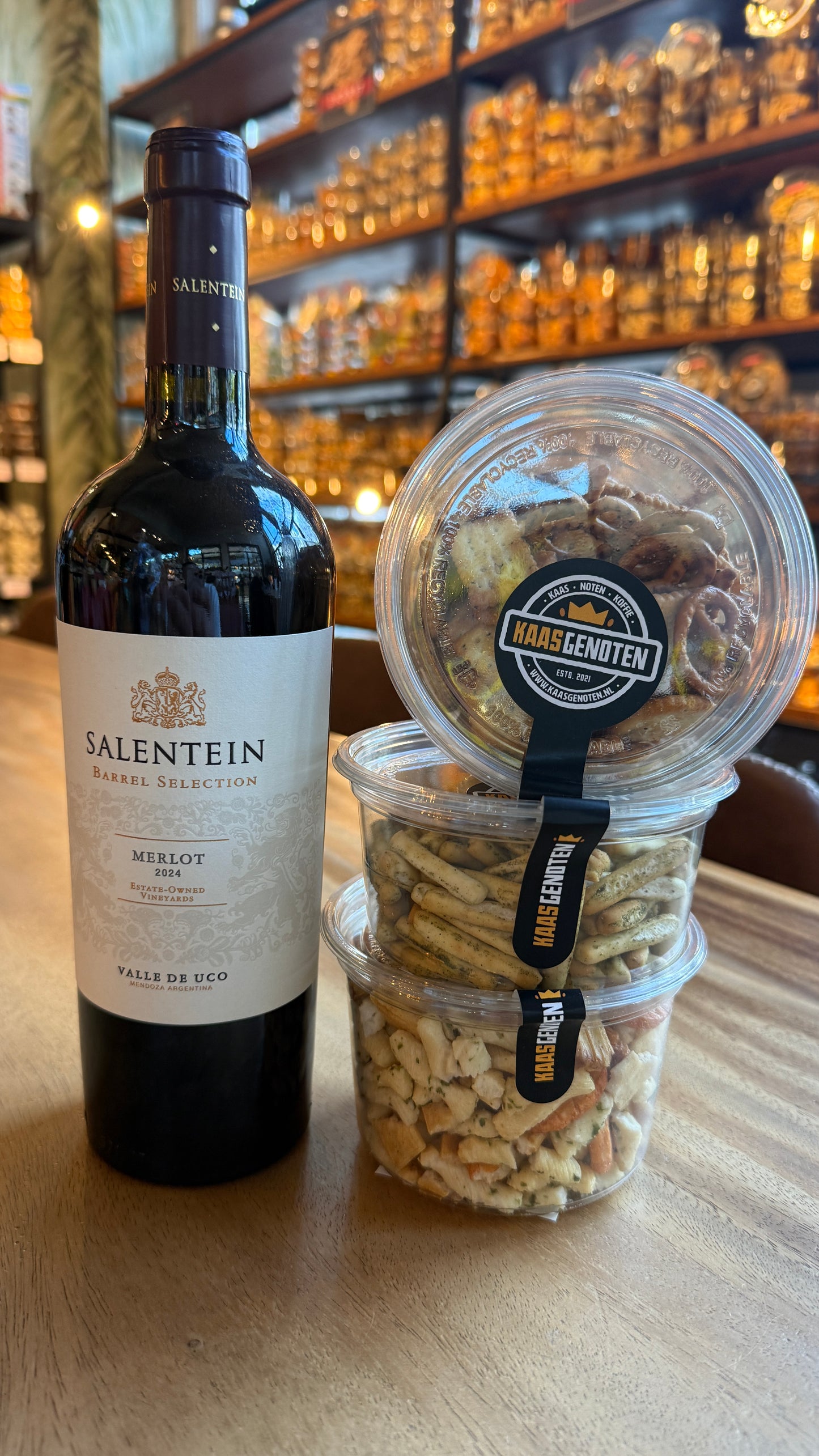 Cadeauverpakking Salentein malbec met zoutjes/nootjes
