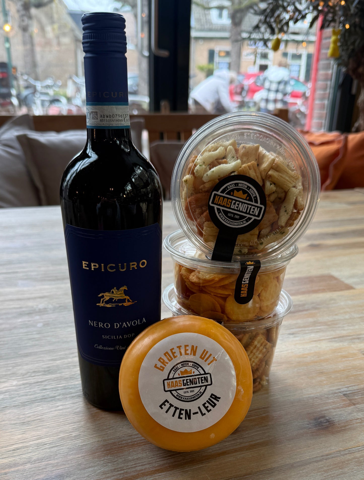 Cadeauverpakking epicuro negroamaro, kaas en zoutjes/nootjes