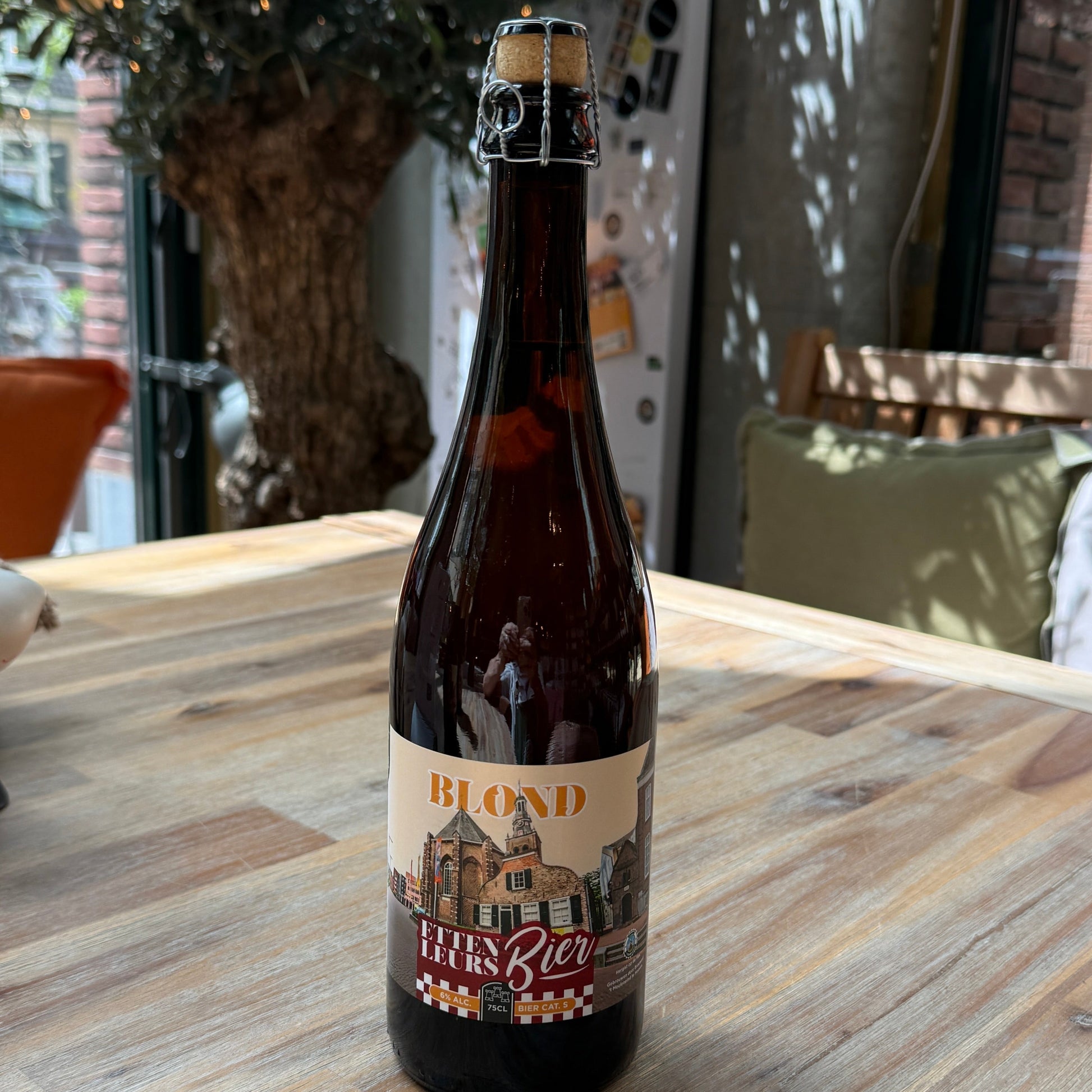t' Meuleneind grote fles blond bier – ambachtelijk bier bij kaas van Kaasgenoten
