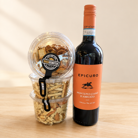 Cadeauverpakking Epicuro Montepulciano met Nootjes op een lichte rustige achtergrond