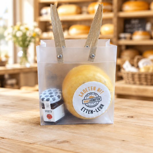 Tasje boeren pondje Italiaans met dipje op een lichte houten toonbank