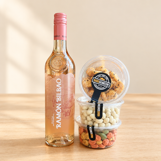 Cadeauverpakking Ramon Bilbao Rosé met Nootjes op een lichte, rustige achtergrond
