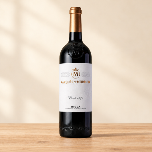 Marqués de Murrieta Reserva 2022 op een lichte, natuurlijke houten ondergrond