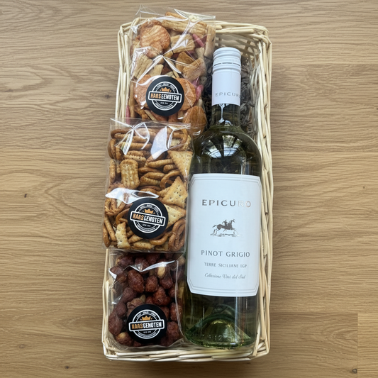 Rieten mand met Epicuro pinot grigio
